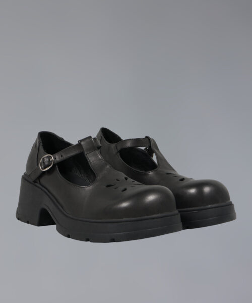 Alternative view of comma-shoe-1