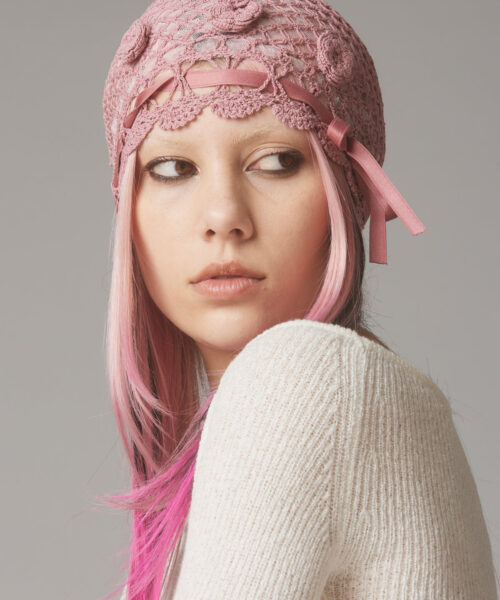 Alternative view of Eine Hat